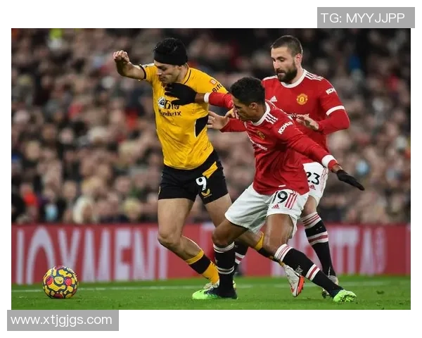 曼联与狼队2020年激战回顾精彩瞬间与战术分析